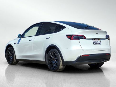 Used 2023 Tesla Model Y Long Range image 6