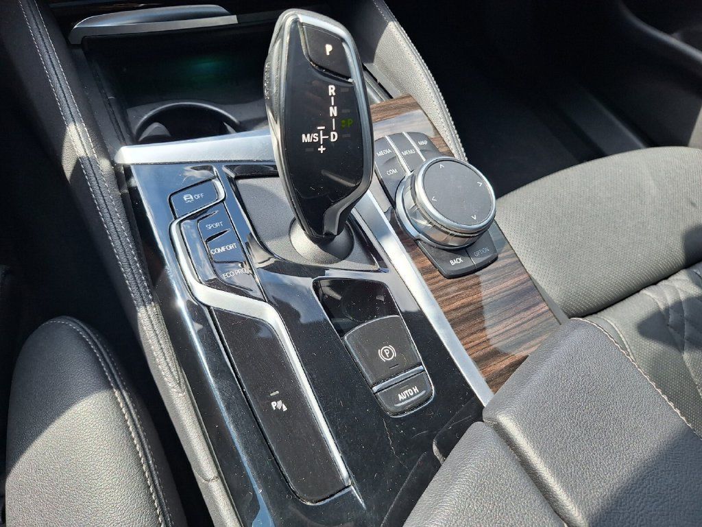 Used 2021 BMW 530i w/ M Sport Package RWD image 16