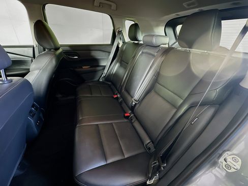 Used 2025 Nissan Rogue SL AWD/4WD image 26