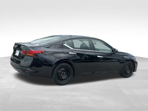 Used 2024 Nissan Altima 2.5 S FWD image 13