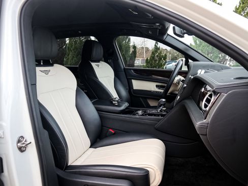 Used 2019 Bentley Bentayga image 33