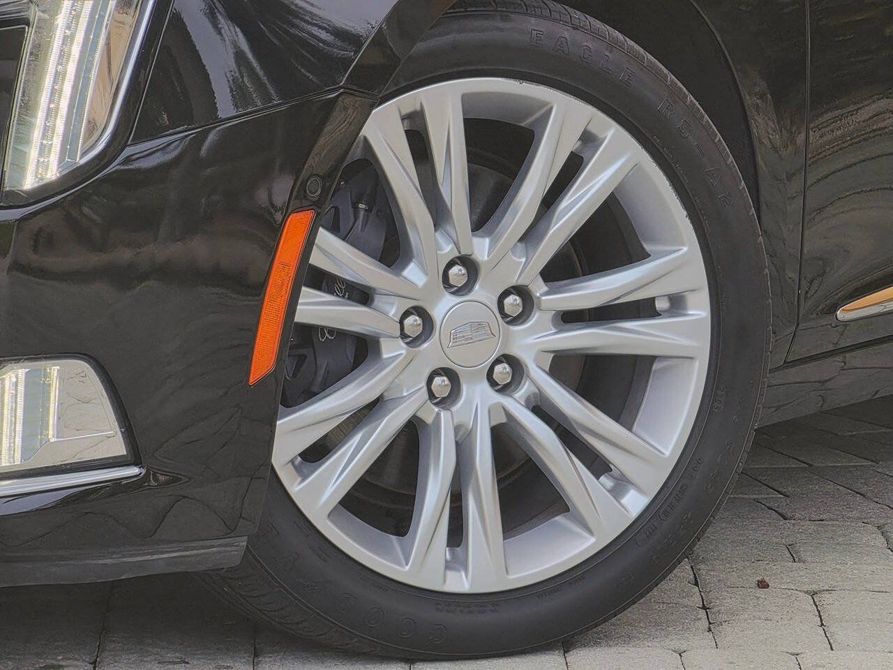 Used 2019 Cadillac XTS Luxury FWD image 2