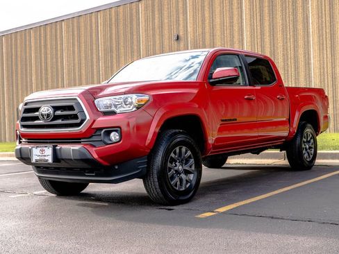 Used 2023 Toyota Tacoma SR5 w/ Black Out Package (TMS) AWD/4WD image 4
