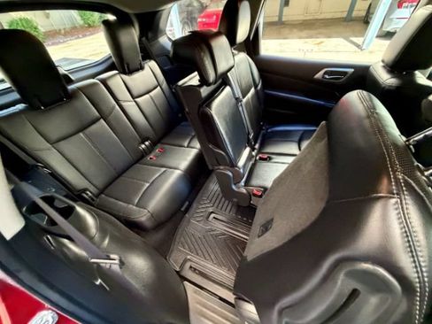 Used 2019 Nissan Pathfinder Platinum AWD/4WD image 18