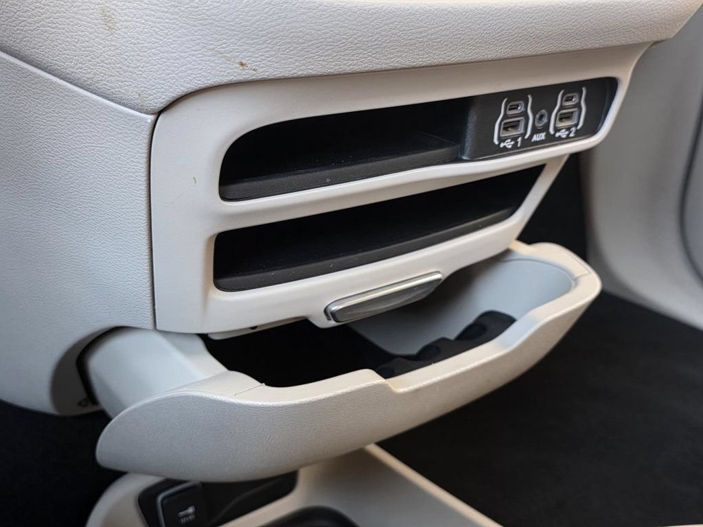 Used 2023 Chrysler Pacifica Touring-L FWD image 24