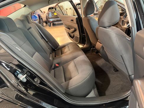 Used 2025 Nissan Altima 2.5 SV FWD image 36