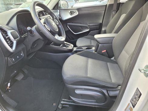 Used 2021 Kia Soul LX image 10