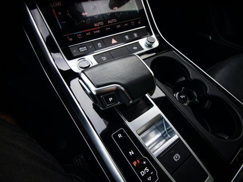 Used 2021 Audi Q8 Premium Plus AWD/4WD image 23