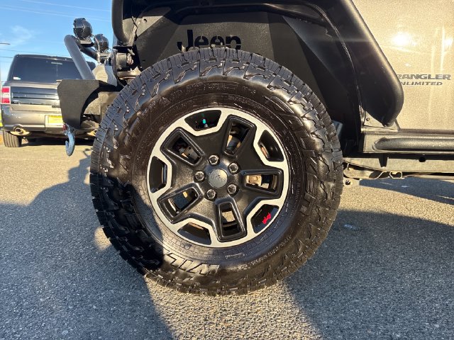 Used 2017 Jeep Wrangler Unlimited Rubicon AWD/4WD image 25