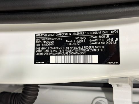 Used 2025 Volvo XC40 B5 Ultra image 10
