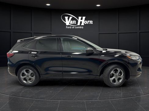 Used 2024 Ford Escape ST-Line w/ Tech Pack #1 AWD/4WD image 2