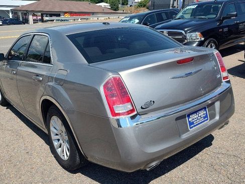 Used 2014 Chrysler 300 RWD image 5