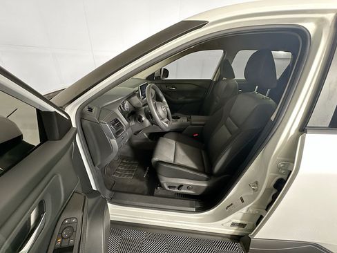 Used 2024 Nissan Rogue SV FWD image 13