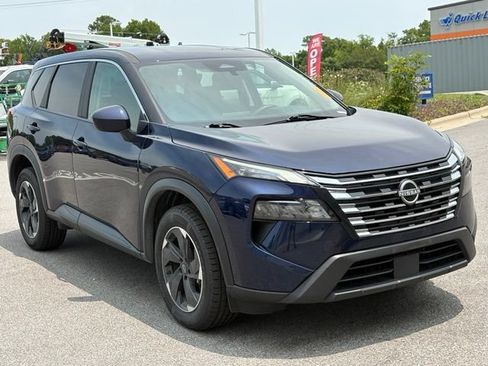 Used 2024 Nissan Rogue SV AWD/4WD image 7