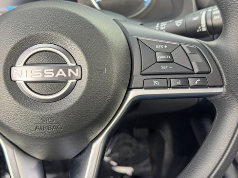 Used 2025 Nissan Leaf S image 20