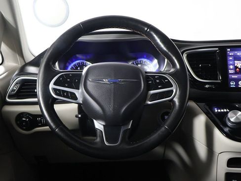 Used 2020 Chrysler Pacifica Touring-L Plus FWD image 41