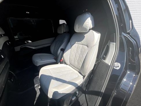Used 2023 BMW X7 xDrive40i w/ M Sport Package AWD/4WD image 18