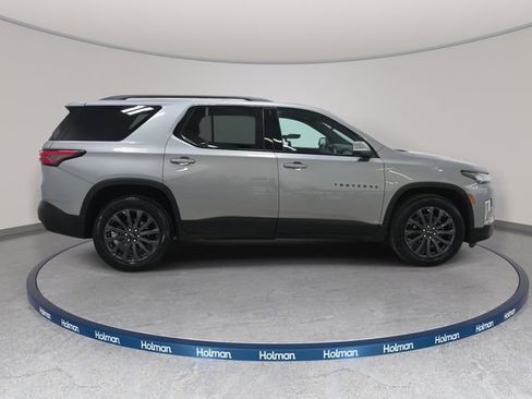 Used 2023 Chevrolet Traverse RS image 4
