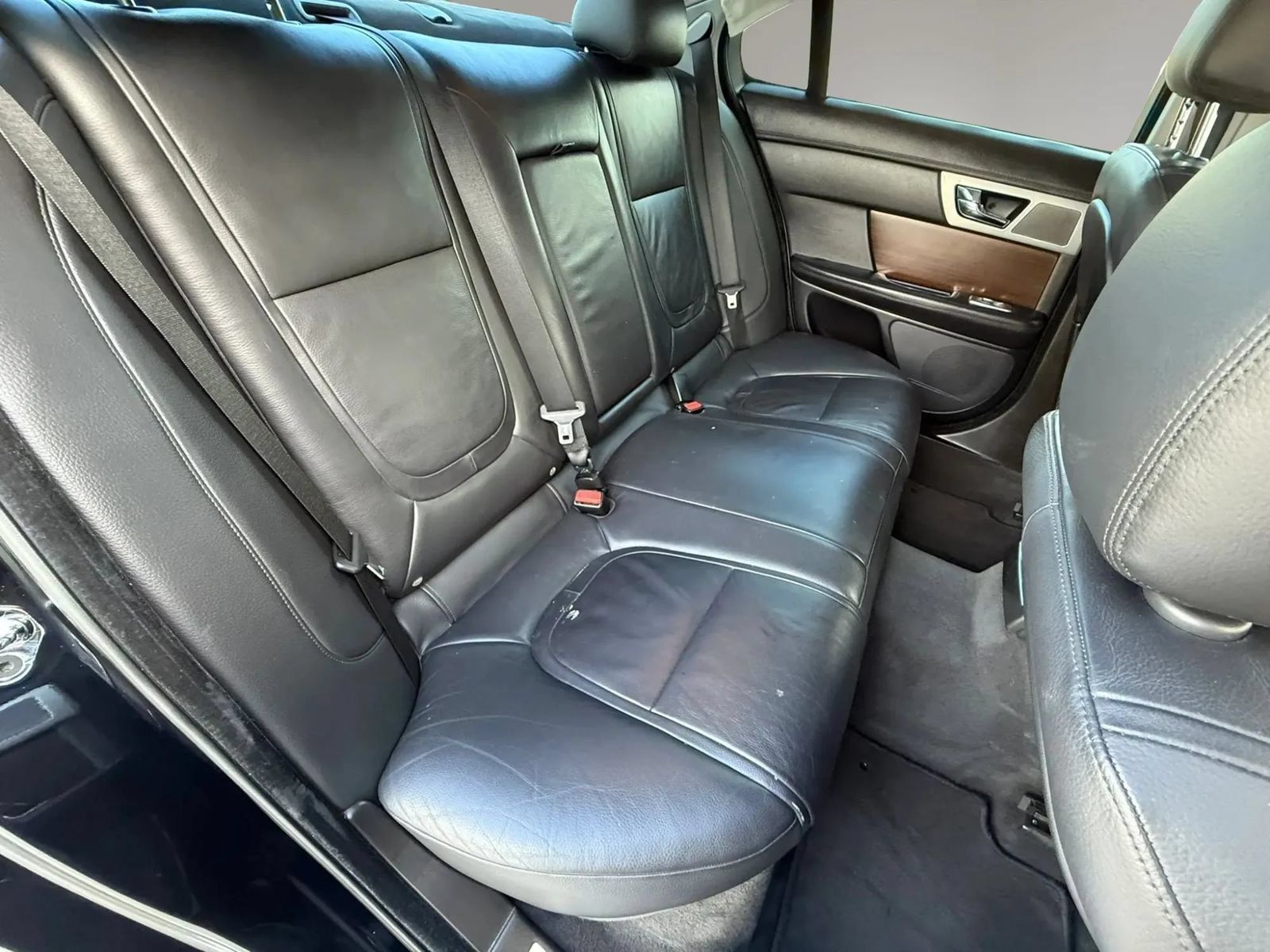 Used 2012 Jaguar XF RWD image 17
