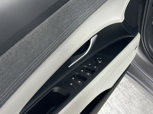 Used 2023 Hyundai Elantra Limited image 18