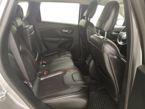 Used 2019 Jeep Cherokee Trailhawk w/ Cold Weather Group AWD/4WD image 19