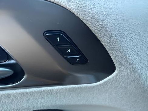 Used 2024 Chrysler Pacifica Touring-L FWD image 21