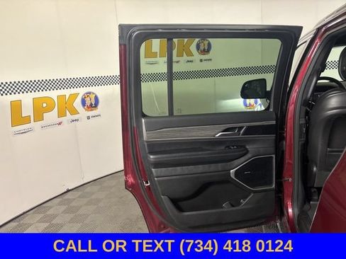 Used 2024 Jeep Wagoneer Series II AWD/4WD image 21