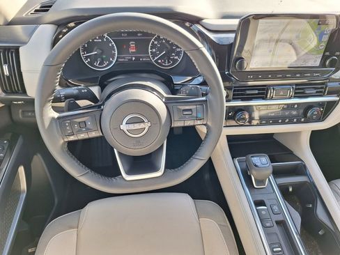 Used 2024 Nissan Pathfinder SL image 19