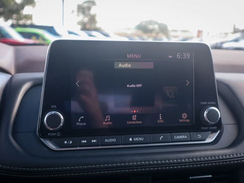 Used 2023 Nissan Rogue SV image 15