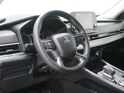 Used 2023 Mitsubishi Outlander SE FWD image 10