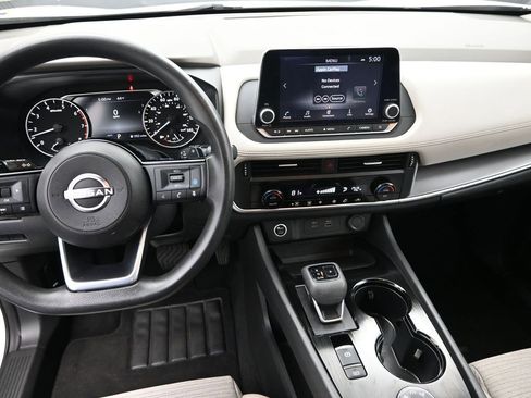 Used 2023 Nissan Rogue SV image 19
