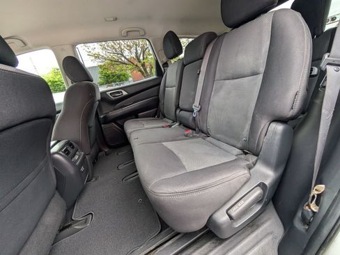 Used 2020 Nissan Pathfinder S FWD image 18