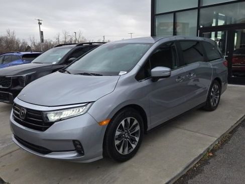 Used 2024 Honda Odyssey EX-L image 2