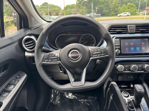 Used 2025 Nissan Versa SV FWD image 33