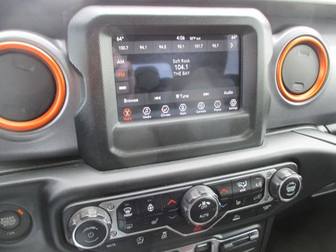 Used 2021 Jeep Gladiator Mojave w/ Cold Weather Group AWD/4WD image 19