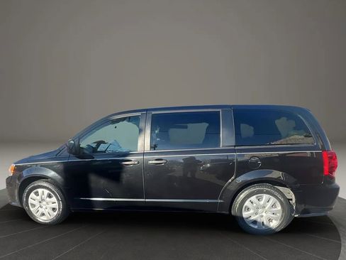 Used 2019 Dodge Grand Caravan SE w/ UConnect Hands-Free Group image 8