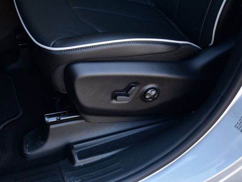 New 2026 Chrysler Pacifica Limited image 18