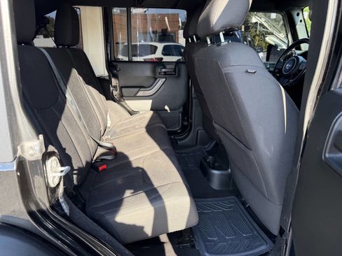 Used 2018 Jeep Wrangler Unlimited Sport S AWD/4WD image 16