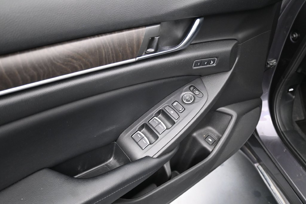 Used 2018 Honda Accord Touring image 27