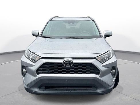Used 2020 Toyota RAV4 XLE w/ Convenience Package FWD image 3