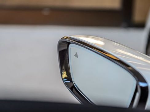 Used 2020 BMW 740i xDrive w/ M Sport Package image 48