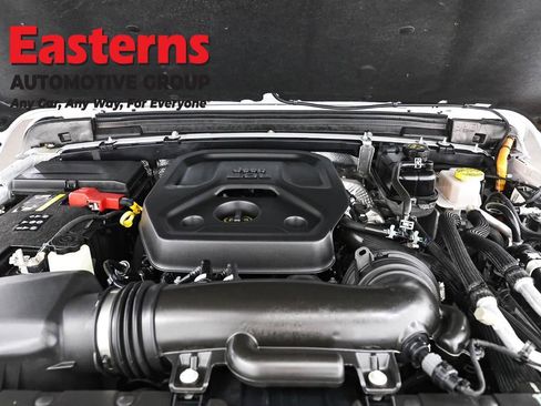 Used 2025 Jeep Wrangler Unlimited Sahara AWD/4WD image 7