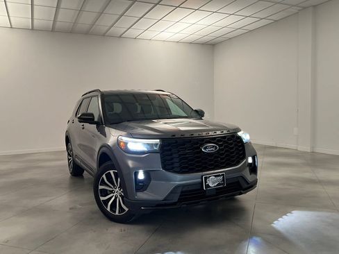 Used 2025 Ford Explorer ST-Line AWD/4WD image 1