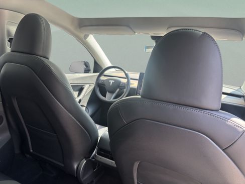 Used 2022 Tesla Model Y Long Range AWD/4WD image 29