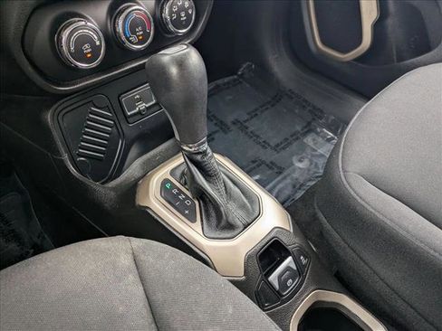 Used 2016 Jeep Renegade Sport w/ Power & Air Group FWD image 12