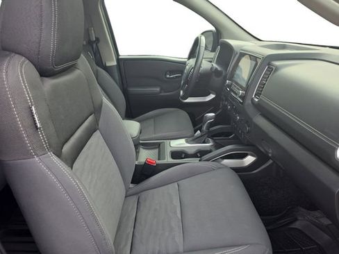 Used 2024 Nissan Frontier SV w/ SV Convenience Package RWD image 17