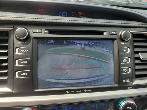Used 2018 Toyota Highlander XLE FWD image 18