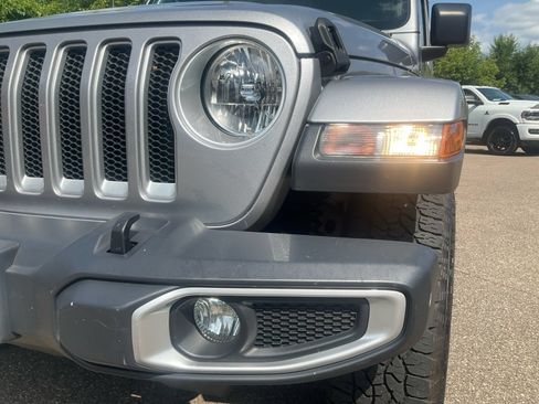 Used 2018 Jeep Wrangler Unlimited Sahara AWD/4WD image 25