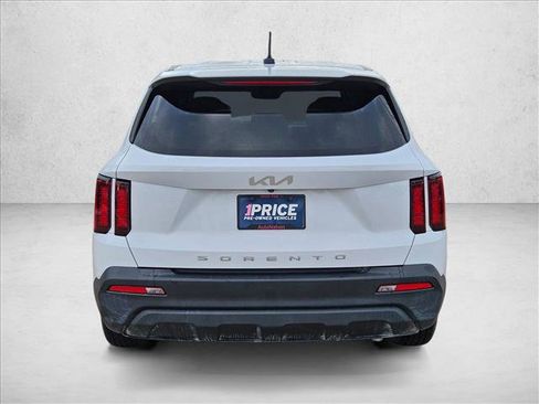 Used 2022 Kia Sorento LX image 8
