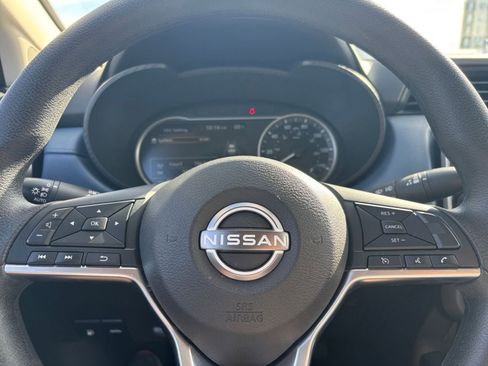 Used 2025 Nissan Versa SV image 28